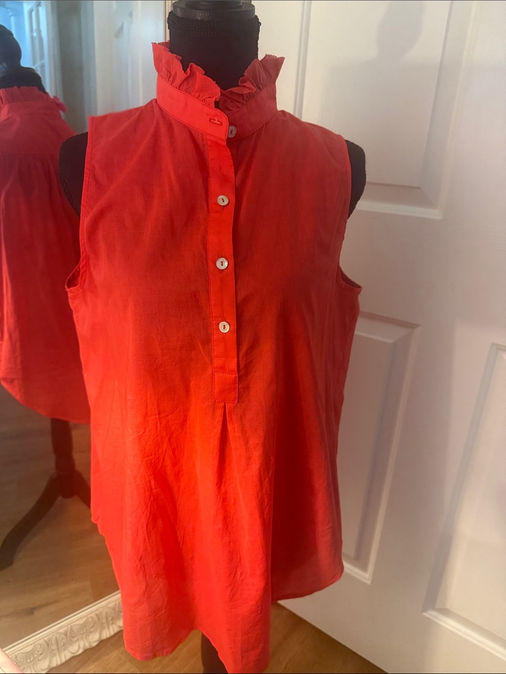 Tuckernuck Women’s Hot Pink Sleeveless Ruffle Collar Button Down Top Preppy Sz M